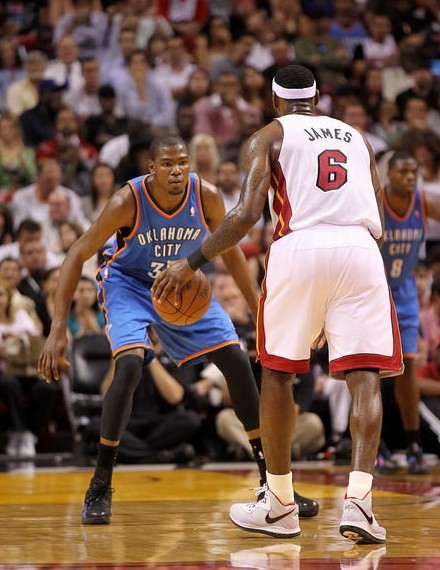 向突破的球 向突破的球